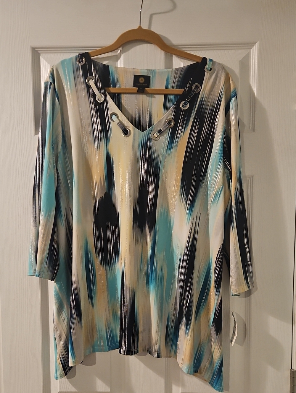 Brushstroke V-Neck Tunic with Grommet Detail — Teal & Black